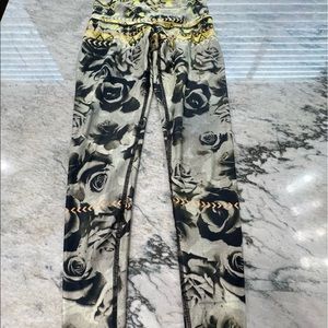 5 for $20 Teeki xs full length leggings like new